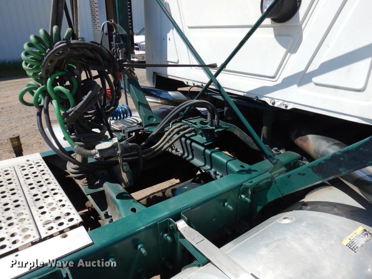 image for item IT9455 1999 Mack CH613  semi truck