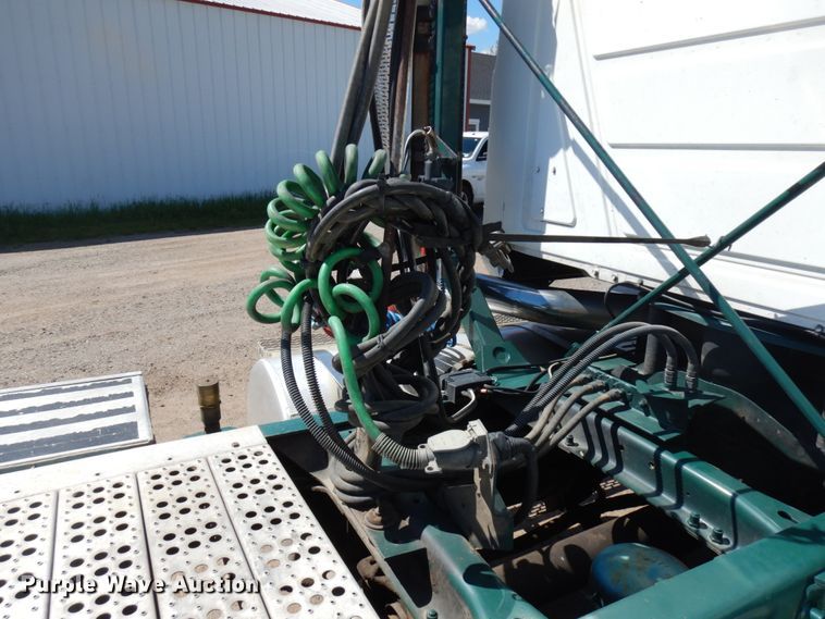 image for item IT9455 1999 Mack CH613  semi truck