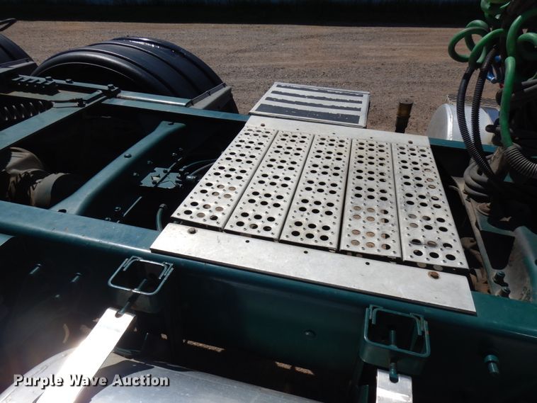 image for item IT9455 1999 Mack CH613  semi truck