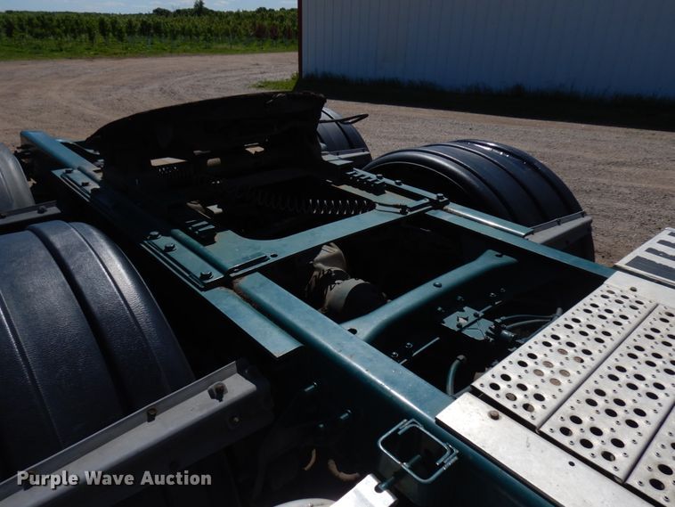 image for item IT9455 1999 Mack CH613  semi truck