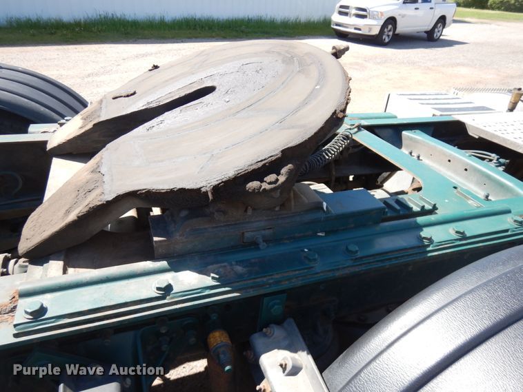 image for item IT9455 1999 Mack CH613  semi truck