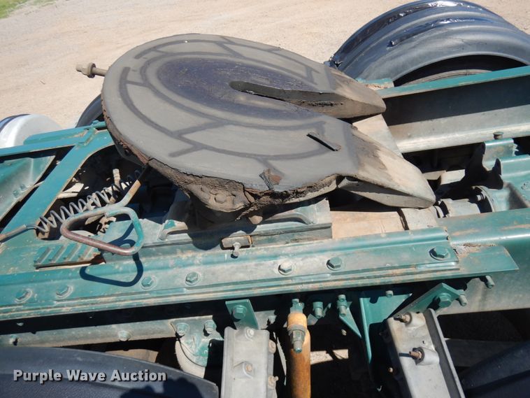 image for item IT9455 1999 Mack CH613  semi truck