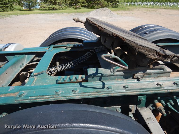 image for item IT9455 1999 Mack CH613  semi truck