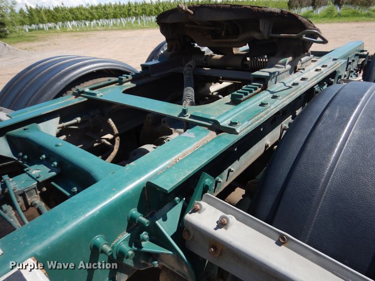 image for item IT9455 1999 Mack CH613  semi truck