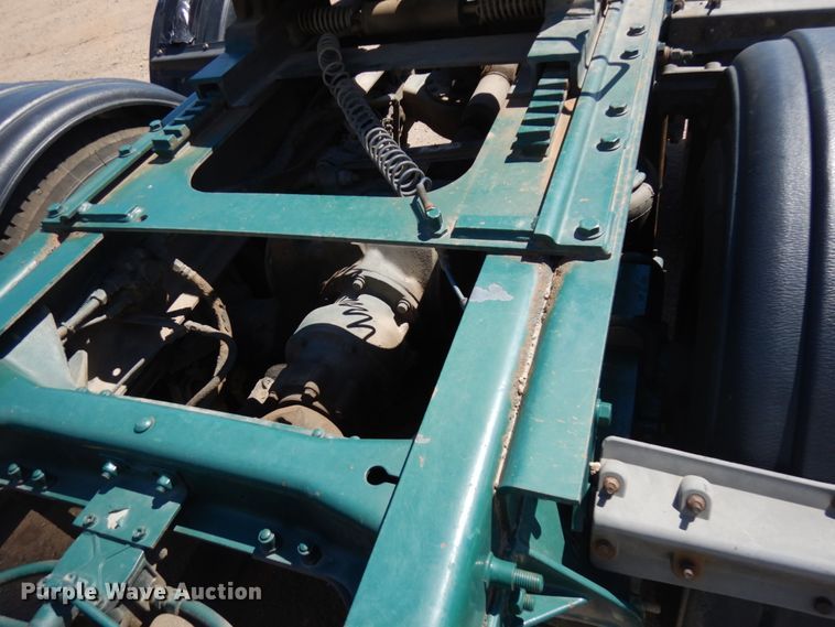 image for item IT9455 1999 Mack CH613  semi truck