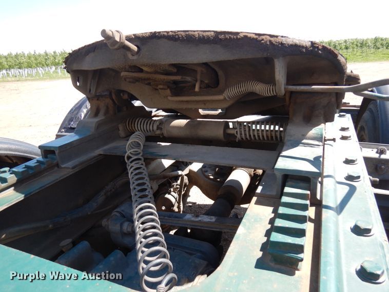 image for item IT9455 1999 Mack CH613  semi truck