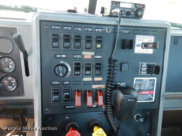 image for item IT9455 1999 Mack CH613  semi truck