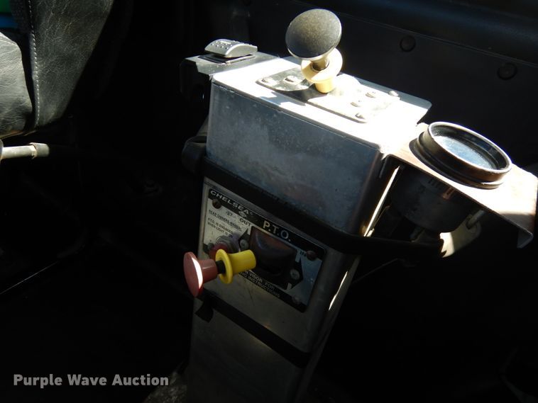 image for item IT9455 1999 Mack CH613  semi truck