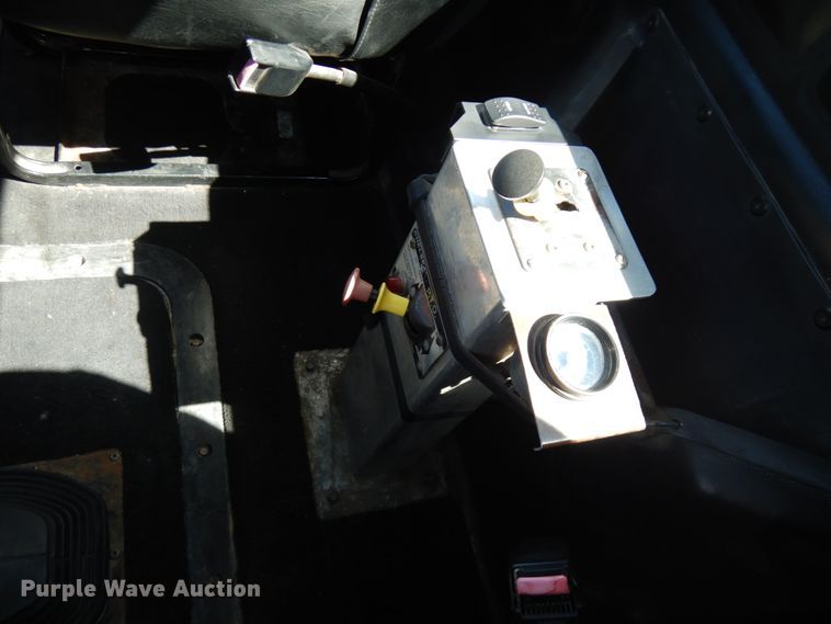 image for item IT9455 1999 Mack CH613  semi truck