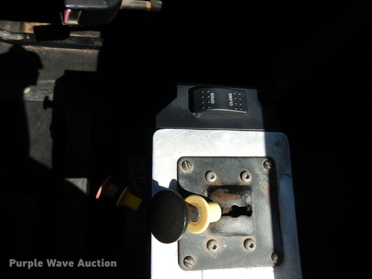 image for item IT9455 1999 Mack CH613  semi truck