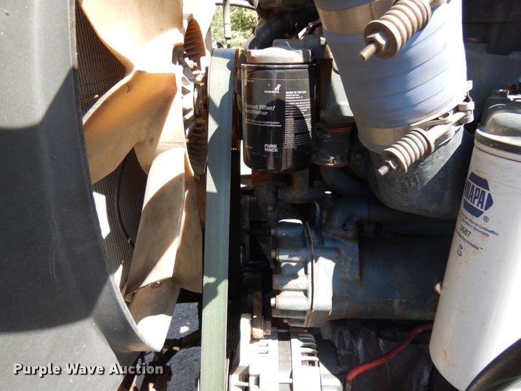 image for item IT9455 1999 Mack CH613  semi truck