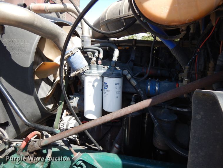 image for item IT9455 1999 Mack CH613  semi truck