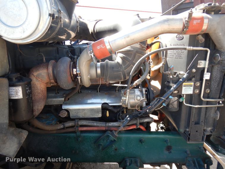 image for item IT9455 1999 Mack CH613  semi truck