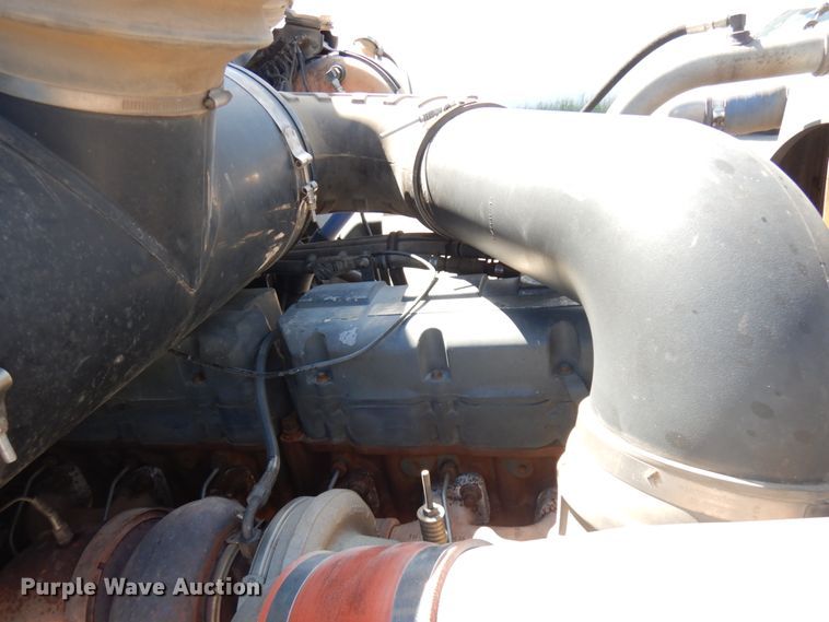 image for item IT9455 1999 Mack CH613  semi truck