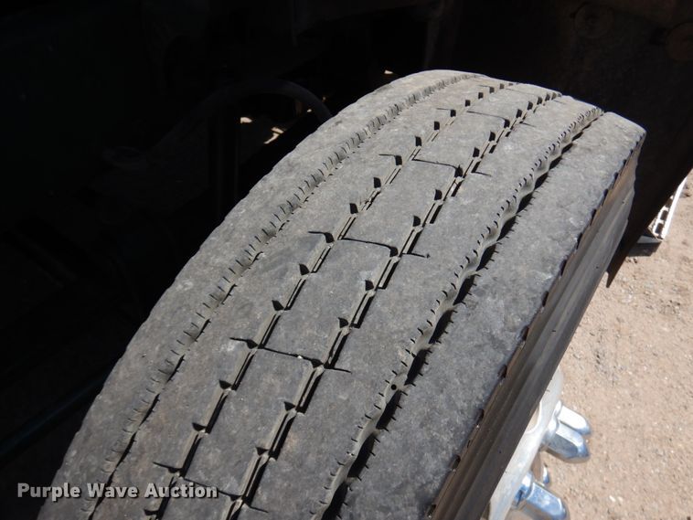 image for item IT9455 1999 Mack CH613  semi truck