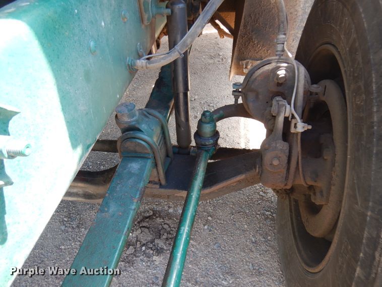 image for item IT9455 1999 Mack CH613  semi truck