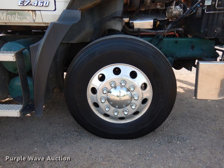 image for item IT9455 1999 Mack CH613  semi truck