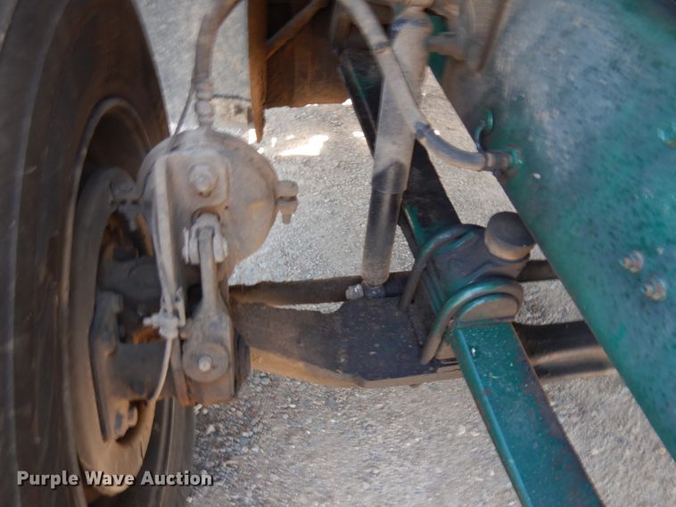 image for item IT9455 1999 Mack CH613  semi truck