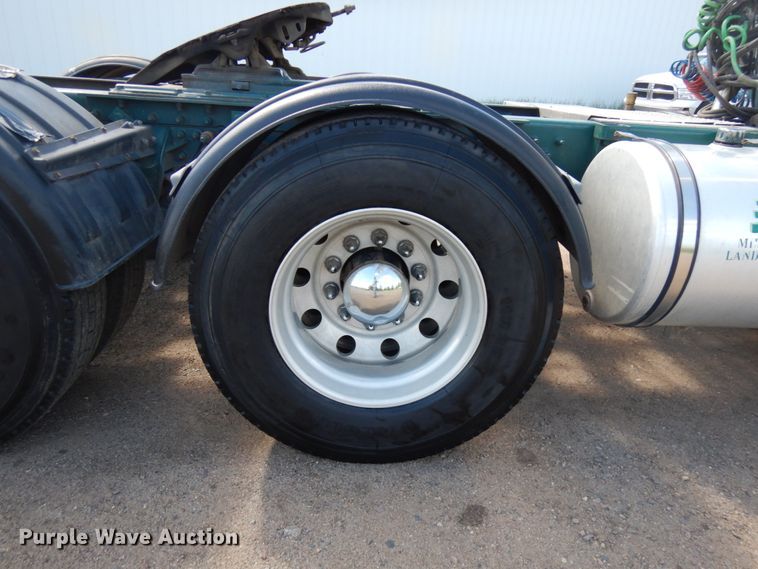 image for item IT9455 1999 Mack CH613  semi truck