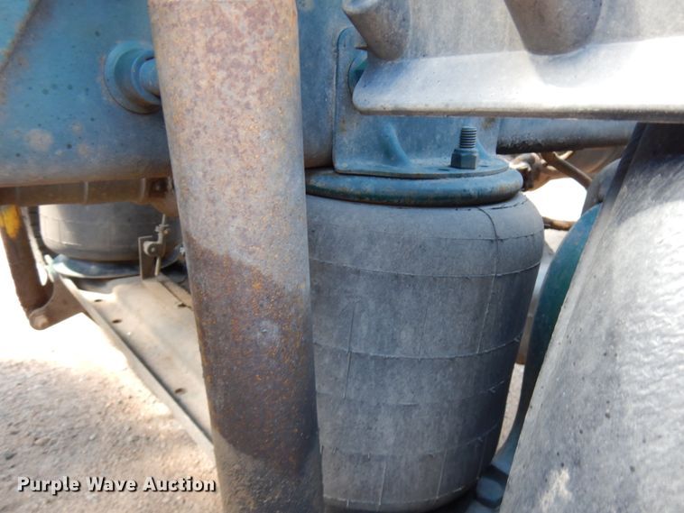 image for item IT9455 1999 Mack CH613  semi truck