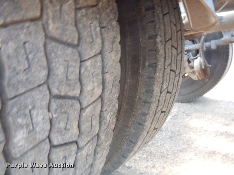 image for item IT9455 1999 Mack CH613  semi truck