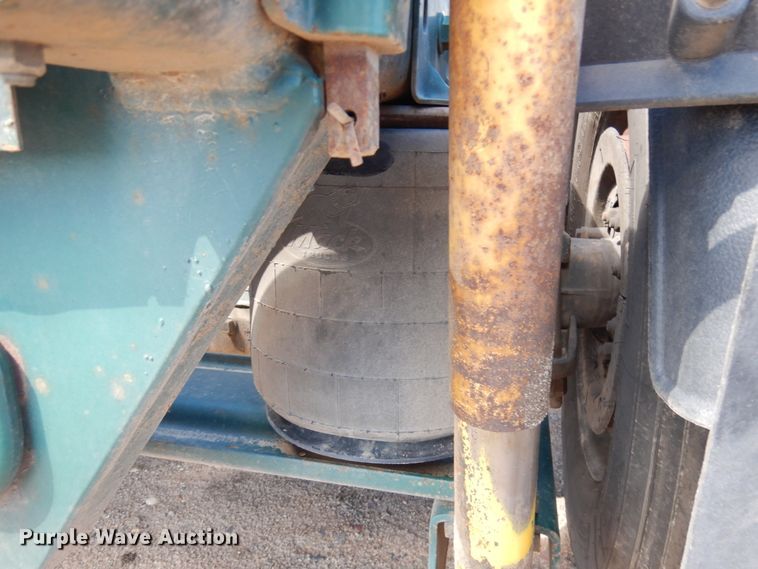 image for item IT9455 1999 Mack CH613  semi truck