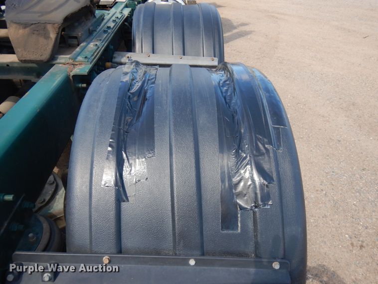 image for item IT9455 1999 Mack CH613  semi truck