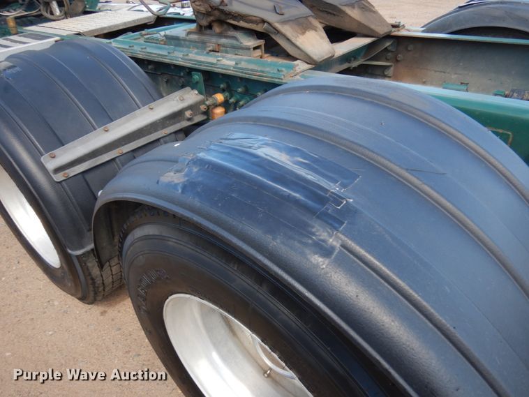 image for item IT9455 1999 Mack CH613  semi truck