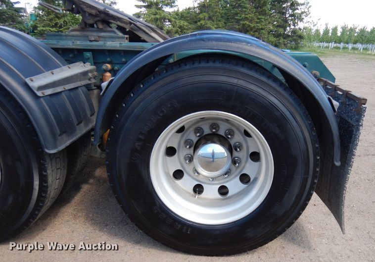 image for item IT9455 1999 Mack CH613  semi truck