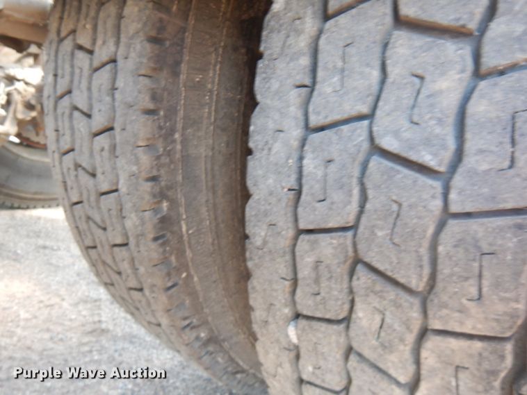 image for item IT9455 1999 Mack CH613  semi truck