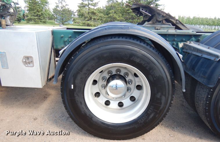 image for item IT9455 1999 Mack CH613  semi truck