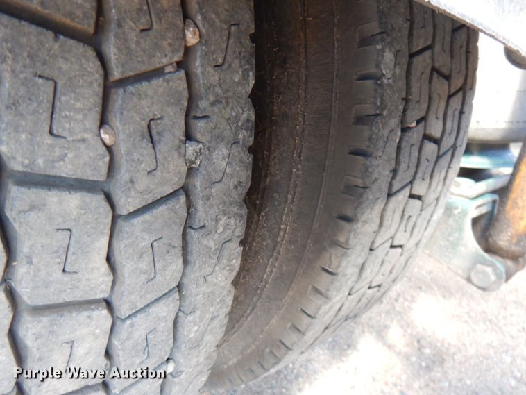 image for item IT9455 1999 Mack CH613  semi truck