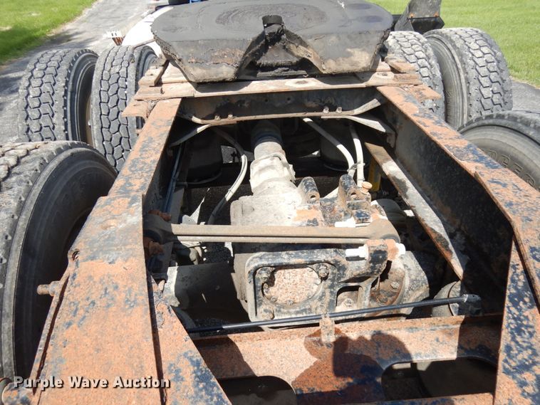 image for item IT9478 2001 Mack CH613  semi truck