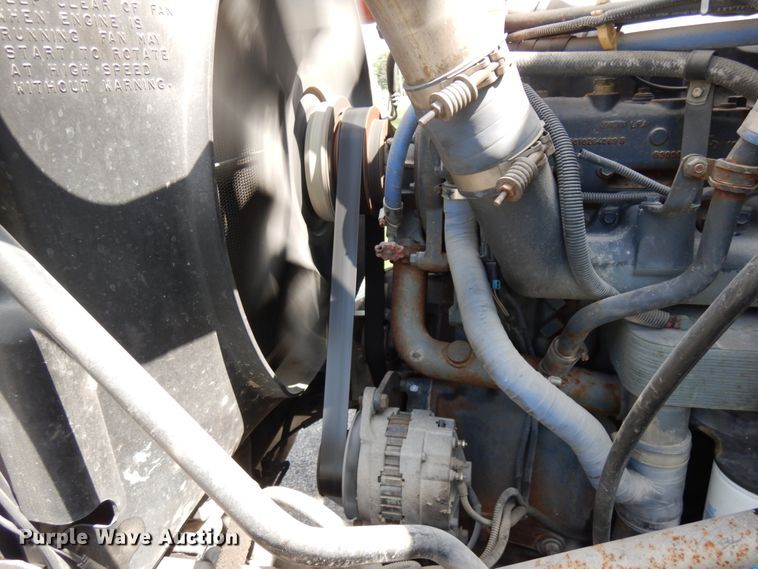 image for item IT9478 2001 Mack CH613  semi truck