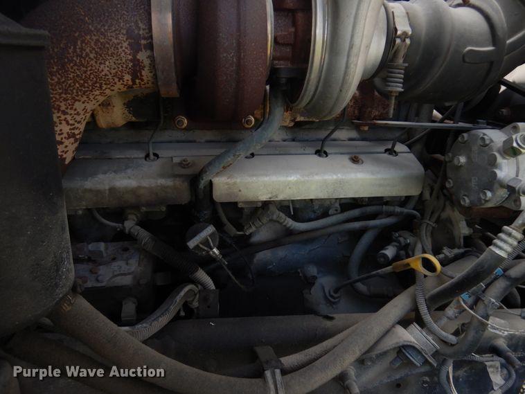 image for item IT9478 2001 Mack CH613  semi truck