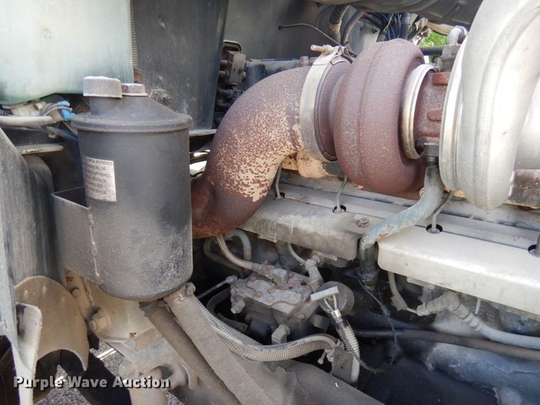 image for item IT9478 2001 Mack CH613  semi truck