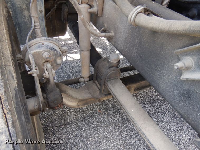 image for item IT9478 2001 Mack CH613  semi truck