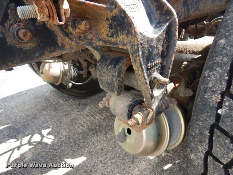 image for item IT9478 2001 Mack CH613  semi truck