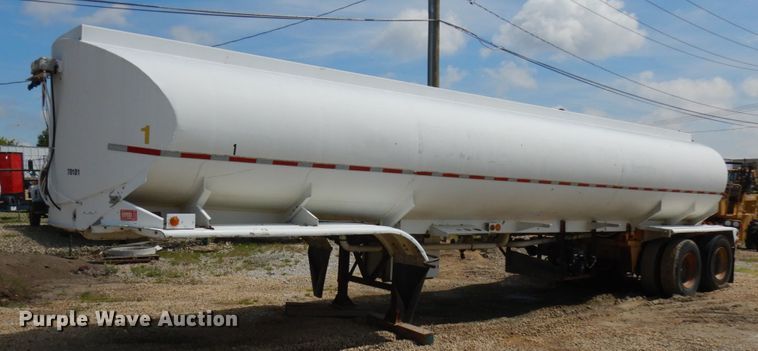 image for item IT9480 1970 Fruehauf  tank trailer