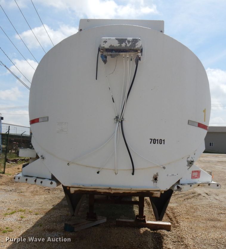 image for item IT9480 1970 Fruehauf  tank trailer