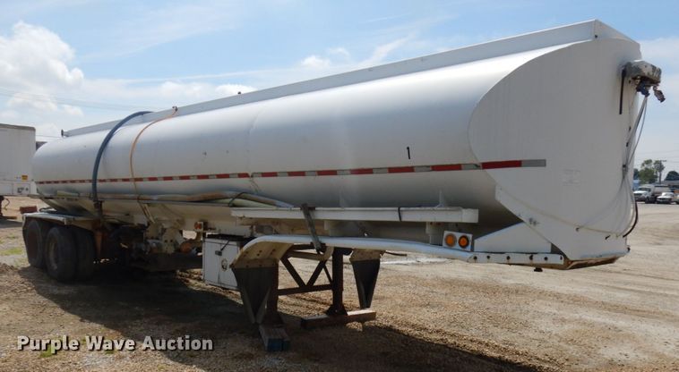 image for item IT9480 1970 Fruehauf  tank trailer