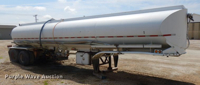 image for item IT9480 1970 Fruehauf  tank trailer