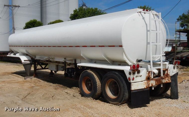 image for item IT9480 1970 Fruehauf  tank trailer