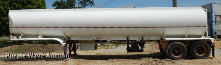 image for item IT9480 1970 Fruehauf  tank trailer