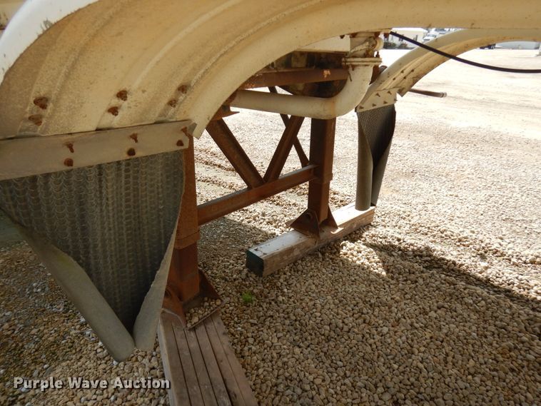 image for item IT9480 1970 Fruehauf  tank trailer