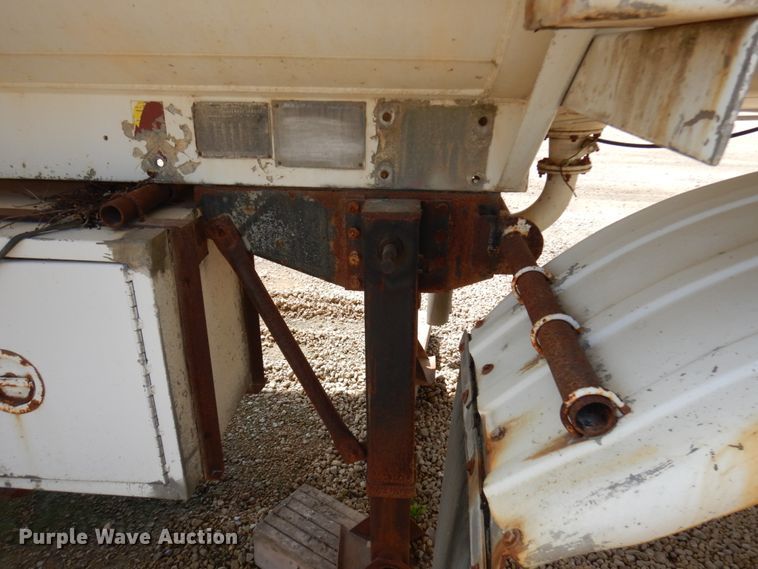 image for item IT9480 1970 Fruehauf  tank trailer