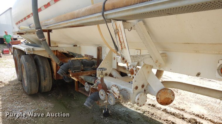 image for item IT9480 1970 Fruehauf  tank trailer