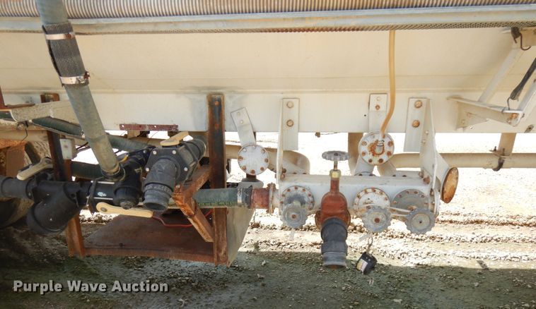 image for item IT9480 1970 Fruehauf  tank trailer