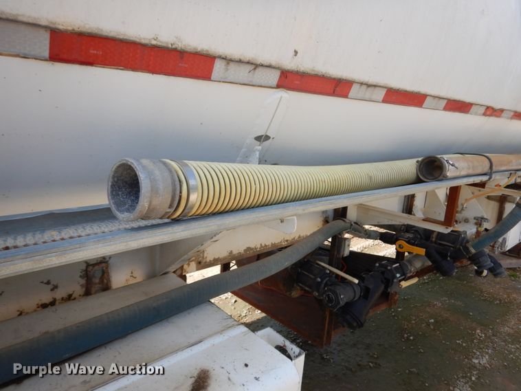 image for item IT9480 1970 Fruehauf  tank trailer