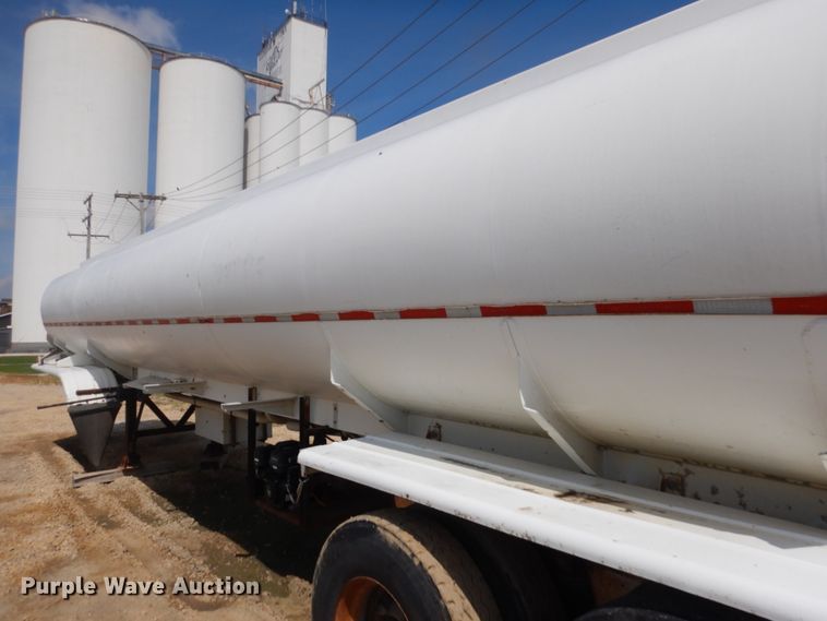 image for item IT9480 1970 Fruehauf  tank trailer